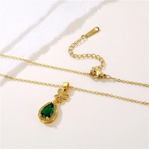 Gold-plated stainless steel necklace with pear-shaped emerald zircon and floral diamond pendant