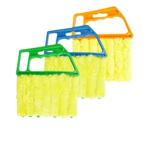 Set van drie kleurrijke jaloezie-reinigers met microvezel dusterkoppen in groen blauw oranje