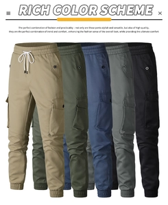 Dettaglio dei pantaloni cargo in cinque colori con coulisse in vita e tasche laterali