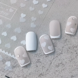 5D stereoscopic heart nail stickers and matte white press-on nails set with rhinestones