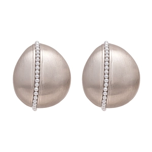 Minimalist matte silver pebble earrings with vertical small white pearls for women