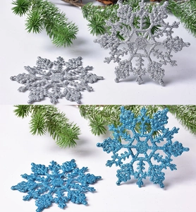 Detailed view of 10cm Christmas snowflakes with glitter finish in silver and blue