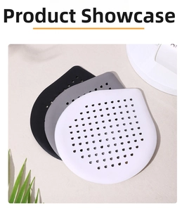 Copri scarico in silicone nero, grigio e bianco con fitti fori di drenaggio dell'acqua