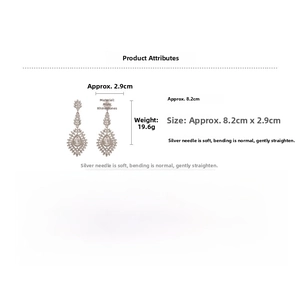 Détail de boucles d'oreilles chandelier avec gouttes en strass et dimensions