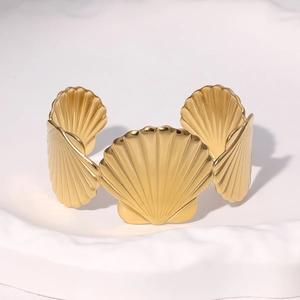 Elegant gold scallop shell open cuff bracelet made of polished stainless steel for women