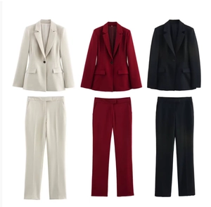 Completi casual business in tre colori con blazer monopetto e pantaloni slim fit