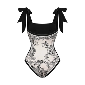 Dettaglio del costume intero vintage con fiori, spalline a fiocco nero e scollo quadrato