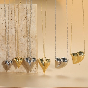 Pendentifs cœur minimalistes en or 14K et argent sur supports en pierre