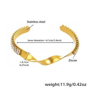Détail du bracelet torsadé en acier inoxydable doré 18 carats avec zircons et dimensions