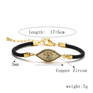 Détail du bracelet œil protecteur en cuivre et zircon avec cordon noir réglable