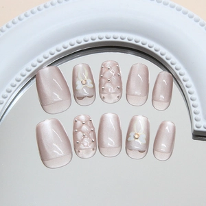 Faux ongles œil de chat rose poudré avec nœuds diamantés et texture matelassée