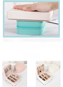 Detailed internal structure of a 10x10x5cm jewelry box with zipper and velvet lining