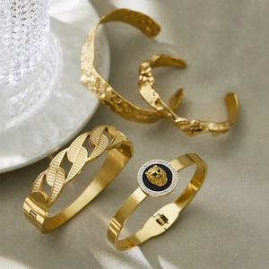 Luxury gold lion head bangle with zircon accents and textured hammered metal bracelets
