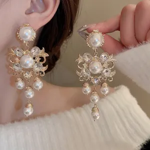 Boucles D'oreilles Gland Fleur Creuse Baroque Rétro Avec Alliage Strass Künstliche Perle Et Tige En Argent 925 Sterling