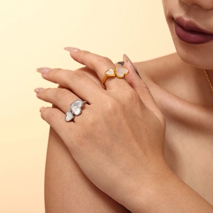 Titanium steel open ring with double heart-shaped natural shell in gold and silver