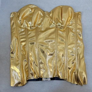 Détail du haut bustier doré métallisé avec baleines et fermeture éclair
