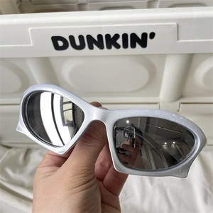Silver metallic sports sunglasses with mercury reflective lenses for outdoor cycling