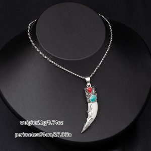 Wolf tooth pendant necklace detail with 70cm chain and 21g weight measurement