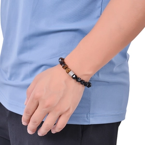 Détail des perles de 10mm en œil de tigre et obsidienne sur un bracelet pour homme