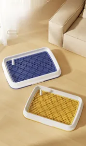 Flache Hundetoilette mit abnehmbarem Gitter und Pipi-Säule für effektives Hundetraining