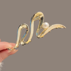 Goldene Haarklammer aus Metall in S-Form mit eleganter weißer Perle für Damen