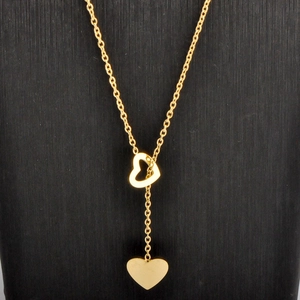 Collana a Y in acciaio al titanio dorato con doppi pendenti a cuore cavo e pieno
