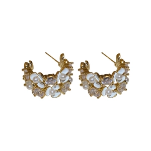Elegant C-shaped gold earrings featuring white flowers, clear zircons, and white pearls
