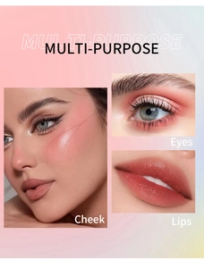 Vue macro détaillée du fard liquide mat velours pour les yeux les lèvres et les joues