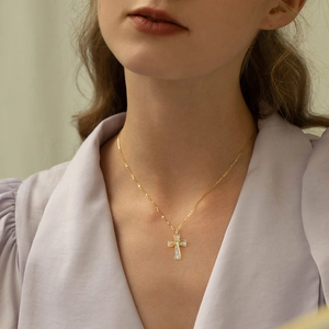 Élégant collier croix en argent sterling S925 pour femme avec incrustation de zircone