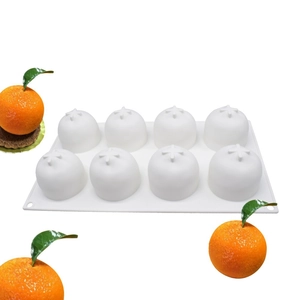 Detail der 8-Loch Silikonform für Orangen-Mousse-Kuchen mit realistischer 3D-Struktur