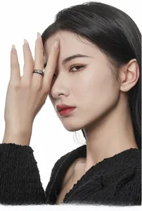 Close-up of a minimalist dual-tone S925 silver ring with black zircon on model's finger