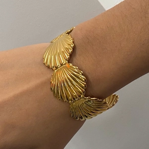 Vintage 18K gold plated stainless steel ribbed shell cuff bracelet for women