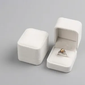 White velvet jewelry box for rings with 6x5x4.5cm dimensions in closed and open view