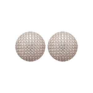 Boucles d'oreilles clous sphériques argentées serties de zircons sur fond blanc pur