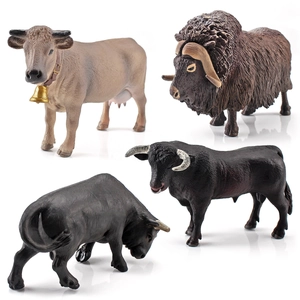 Ensemble de jouets réalistes avec vache brune suisse, bœuf musqué et taureaux pour dioramas