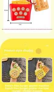 Détail du porte-clés jouet mini burger et frites whack-a-mole avec dimensions affichées