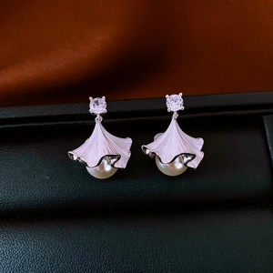 Macro shot of ginkgo leaf earrings with large round pearls and sparkling cubic zirconia stones