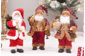 Détails de trois figurines Père Noël de 30cm avec des costumes à carreaux et en velours
