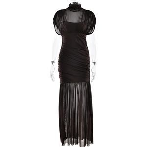 Robe longue moulante froncée café avec empiècements en tulle transparent et col haut