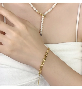 Macro shot of S925 sterling silver chain and pearl necklace set for women