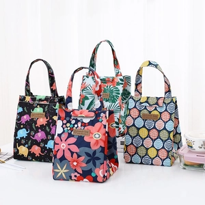 Insulated lunch bags with floral and leaf patterns for office workers' bento meals