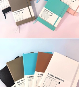 Detalle de cuadernos A5 color macaron con papel de 100 g/m² de puntos y líneas