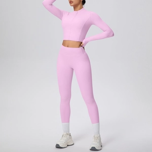 Ensemble de yoga rose avec legging taille haute et haut à manches longues avec passe-pouce