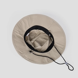 Detail view of beige sun hat interior with 60% cotton fabric and adjustable drawstring