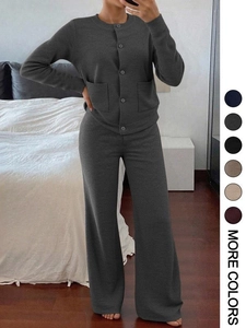 Ensemble lounge tricoté pour femme avec cardigan boutonné et pantalon large gris anthracite