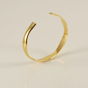 Polished 18K gold-plated stainless steel C-shaped cuff with bamboo texture and leaf carving