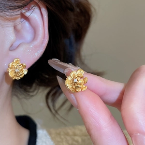 Macro shot of 24K gold plated flower earrings with 3D petals and zircon detailing
