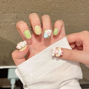 Faux ongles faits main avec motifs 3D de chiens de dessin animé et glace macaron