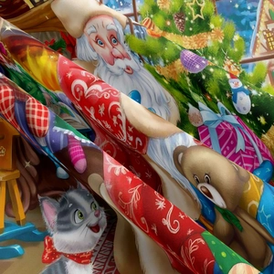 Detail der Weihnachtswandteppich-Stoff mit Weihnachtsmann und Teddybär-Motiven