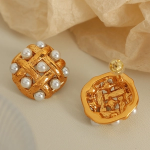 Elegant gold woven mesh earrings with pearl inlay in a sophisticated square design